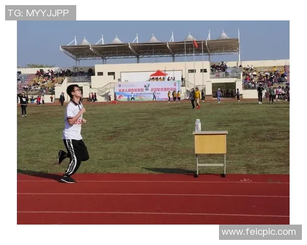 何思雨的成长之路：在风雨中绽放的青春故事与人生哲学